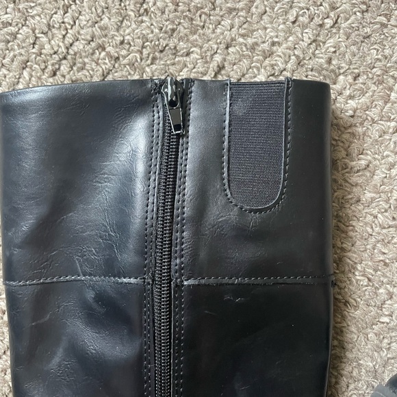 Black tall boots - Picture 3 of 5